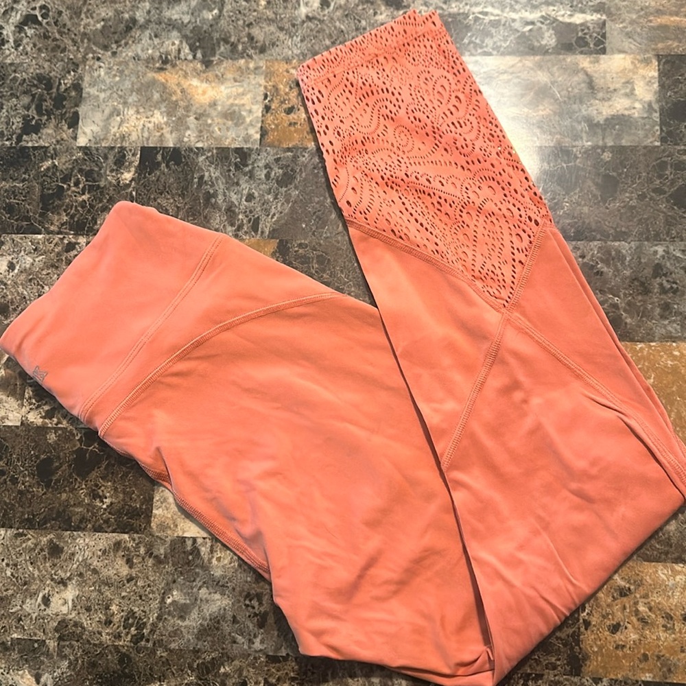 PINK by Victoria’s Secret sport M capri leggings nwot